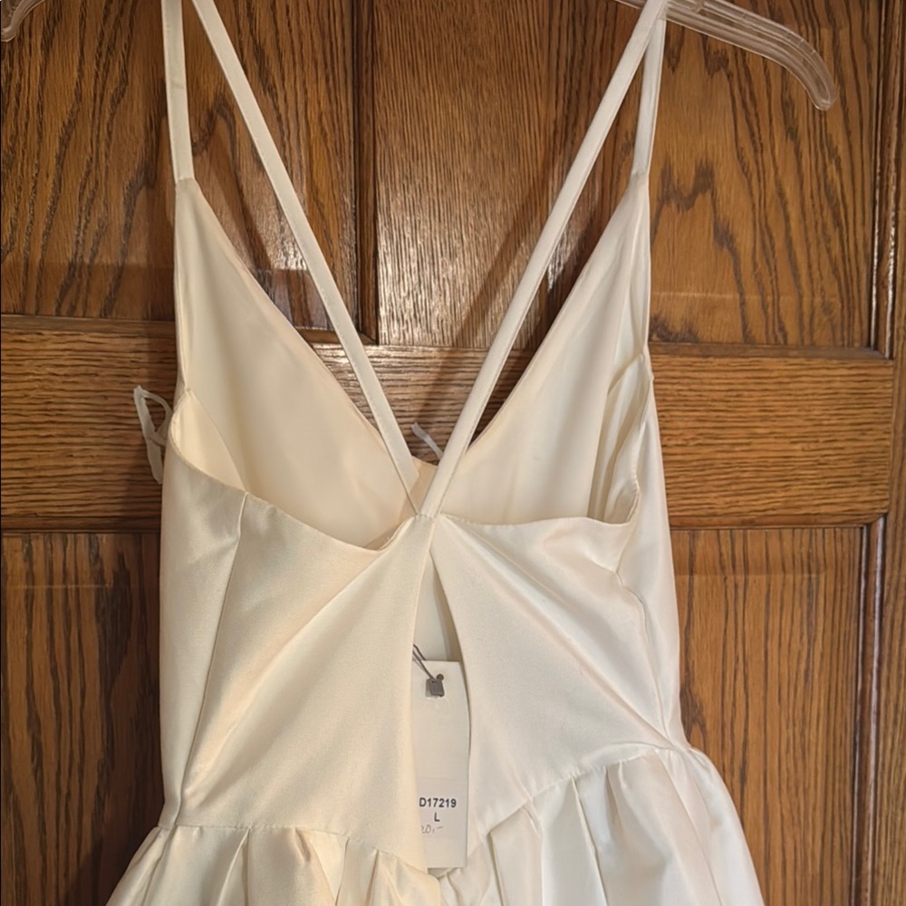 White High-Low V-Neck Sundress for Brides - Picture 3 of 5